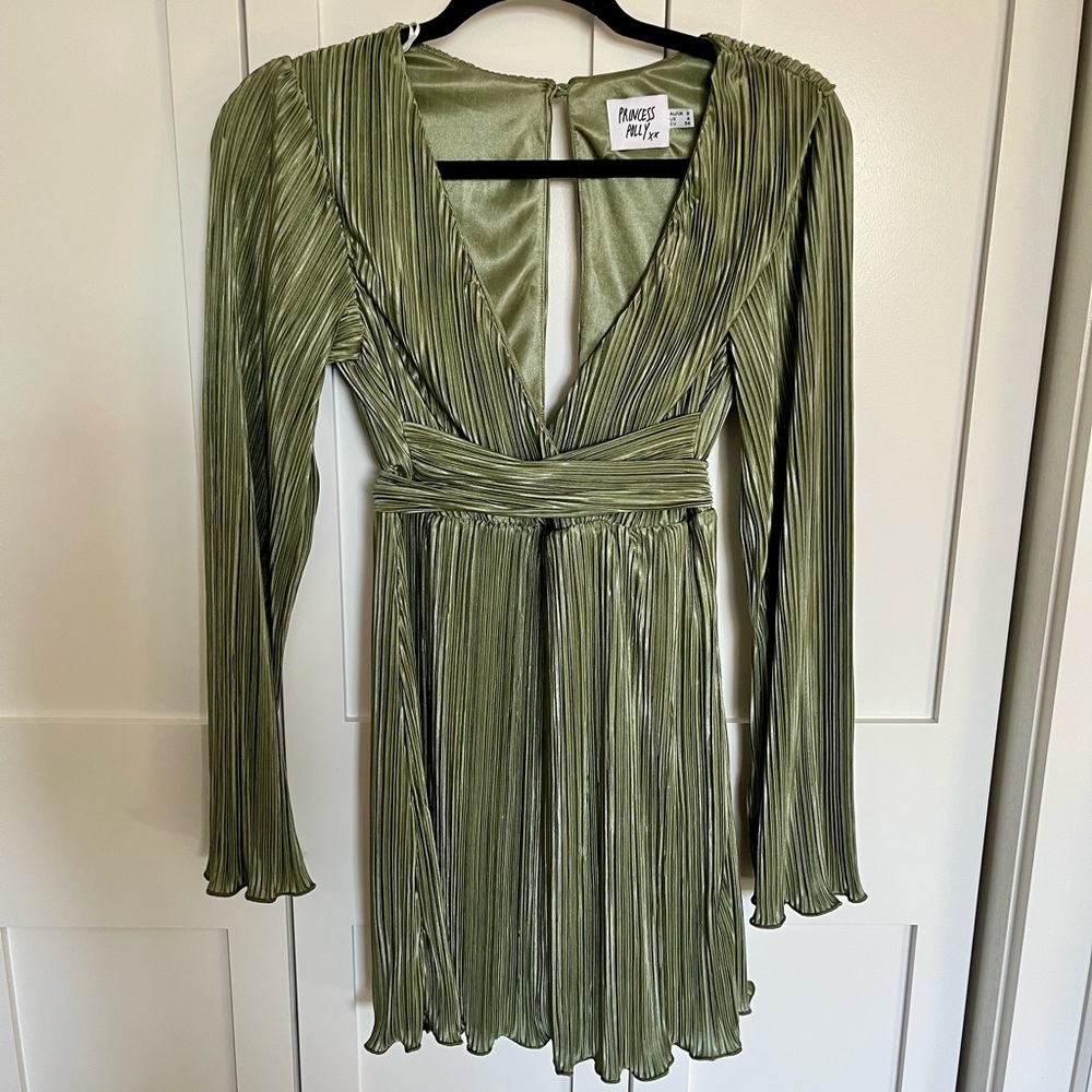 PRINCESS POLLY Long Sleeve Wrap Mini Dress Sage, Size 4 NWOT. Deep V,Open back.
